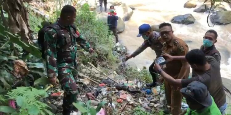 Warga Cibadak Digegerkan Penemuan Mayat Di Kolong Jembatan Sekarwangi