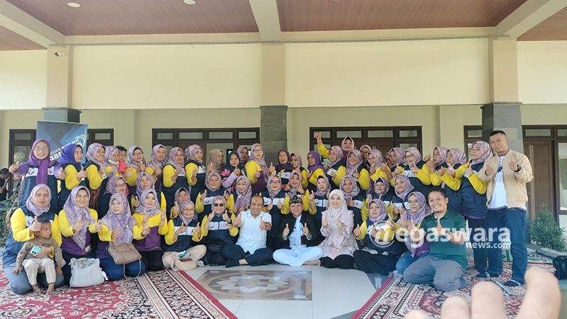 Iwan suryawan bersama puluhan anggota kader care kota bogor