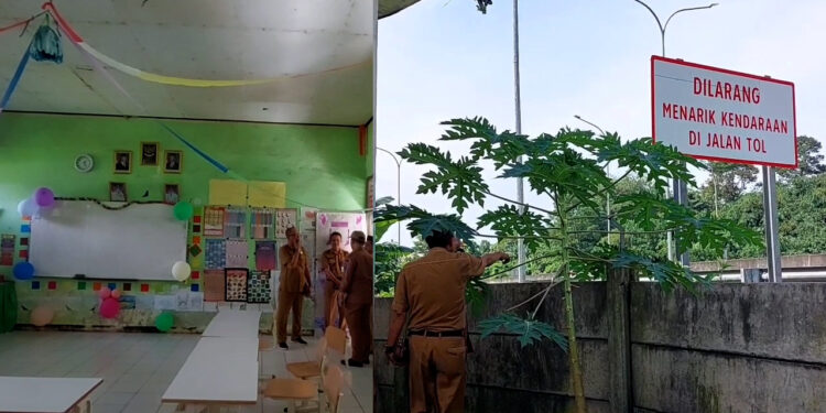 Wabup Serang Tinjau SDN Inpres Cikeusal, Desak Pihak Tol Segera Lakukan Relokasi