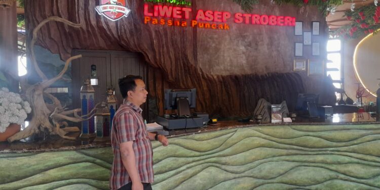 Sensasi Nasi Liwet Sambal Stroberi di Tengah Dingin Puncak, Cabang Baru Asep Strawberry Resmi Dibuka