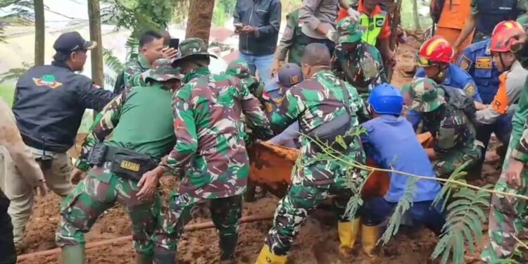 longsor-tugu-utara-dua-wisatawan-tewas.