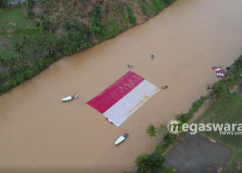 Bendera Merah Putih membentang di Sungai Cikaso Jampang Kulon