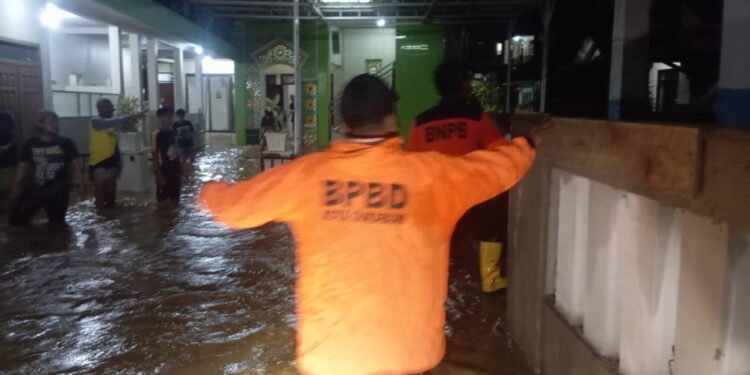 Hujan Deras, Belasan Rumah di Kota Sukabumi Terendam Banjir.