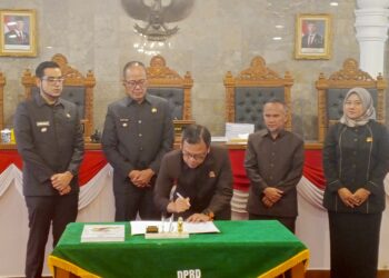 DPRD Sukabumi Sahkan Perubahan APBD 2025, Target PAD Naik Jadi Rp483 Miliar