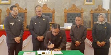 DPRD Sukabumi Sahkan Perubahan APBD 2025, Target PAD Naik Jadi Rp483 Miliar