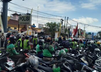 Ratusan Driver Ojol di Sukabumi Gelar Aksi Tuntut Kapolri Mundur 