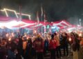 Malam Jelang HUT RI ke 80, Plaza Balaikota Sukabumi Penuh Semarak Ribuan Obor.