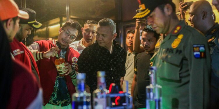 Jenal Mutaqin saat operasi Miras di kota bogor
