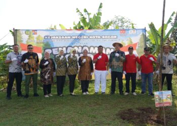 kejari kota bogor tanam pohon di jalur R3