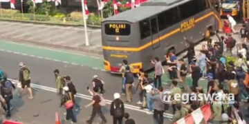 demo bubarkan dpr