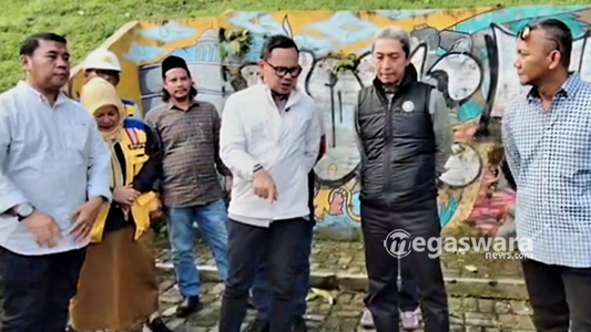 Wakil Menteri Dalam Negeri (Wamendagri) Bima Arya Sugiarto didampingi Wali Kota Bogor, Dedie A. Rachim