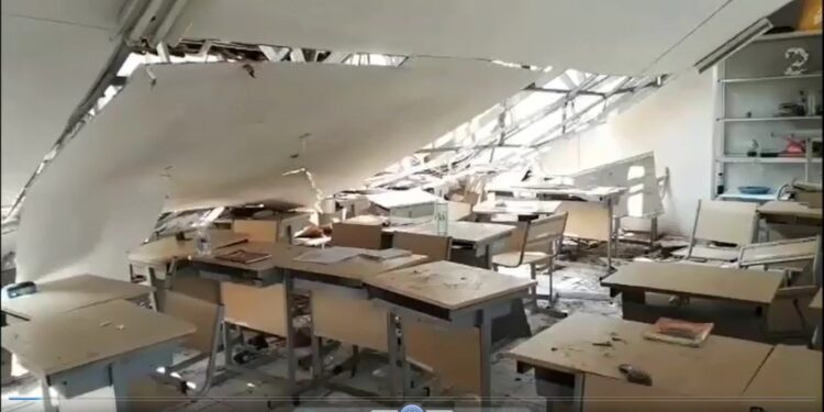 Atap SMKN 01 Cileungsi Ambruk, 36 Siswa Dilarikan ke Rumah Sakit