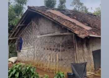 Tiga Keluarga Tinggal Dalam Satu Rumah Reyot Selama 15 Tahun