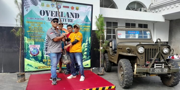 Peduli Lingkungan, Komunitas JEEPSI Tanam 1000 Pohon