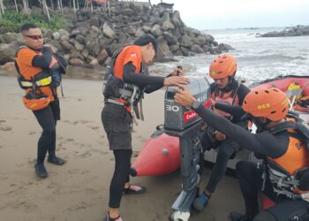 Wisatawan Asal Jakarta Hilang Terseret Ombak Pantai Selatan Palabuhanratu Sukabumi.