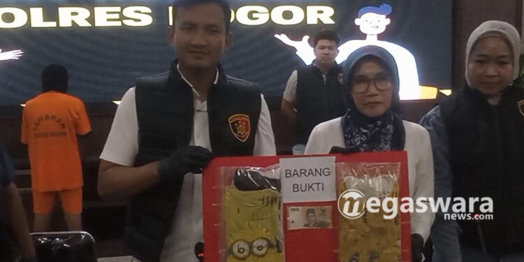 Polisi Tangkap Dua Lansia