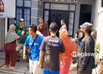 Pria Bertato Tertangkap Warga Menggasak Rumah Kosong Diamuk Massa