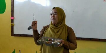 Antisipasi Keracunan, Guru di Bogor Cicipi Makanan Gratis Sebelum Dibagikan