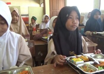 Sumringah ! Siswa SD Negeri Taman Kadudampit Antusias Terima MBG
