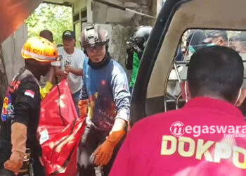 mayat Pria Tanpa Identitas Membusuk Tergantung di Lahan Kosong Kota Bogor