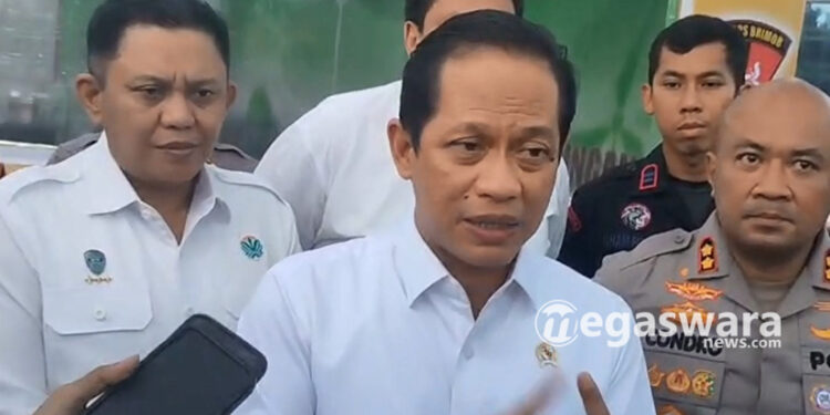 Menteri LIngkungan Hidup hanif Faisol menegaskan, PT PMT diduga melebur scrap logam yang ternyata mengandung Cesium-137