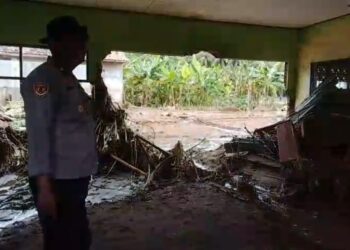 Akibat Banjir,  Aktifitas Belajar SD Negeri Cikahuripan Cisolok Dihentikan Sementara