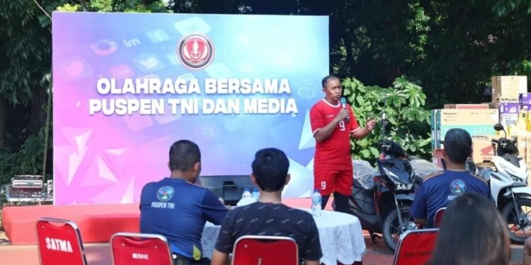 Wujud Keabraban, Puspen TNI Ajak Olahraga Bareng Media