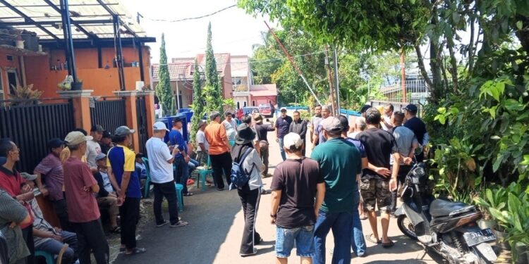 Gegara Pagar Pembatas RT Dibongkar Sepihak, Warga di Perumahan PCP2 Cibeureum Berseteru