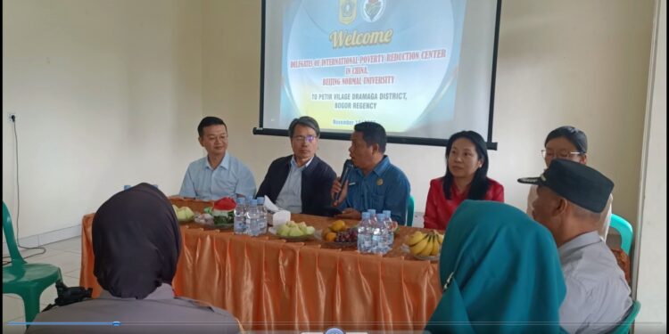 Delegasi Mahasiswa Beijing Kunjungi Desa Petir Pelajari Sistem Perikanan Lokal