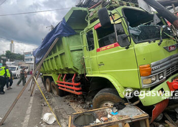Rem Blong, Truk Tanah Tabrak Pedagang Mie Ayam di Cibadak Sukabumi