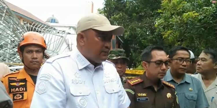 Pasca Ambruk Ruang Kelas SMPN 1 Gunung Putri, Bupati Akan Evaluasi Seluruh Sekolah Di Kabupaten Bogor
