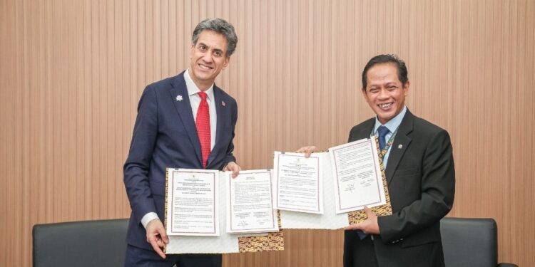 Menteri Hanif Faisol Teken MoU di Brazil Untuk Perkuat Kerjasama Penanganan Perubahan Iklim