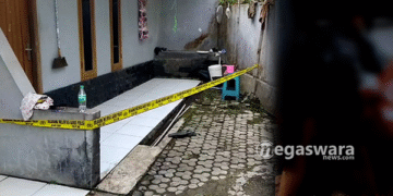 Pria Tanpa Identitas Tewas Bersimbah Darah di Depan Kontrakan