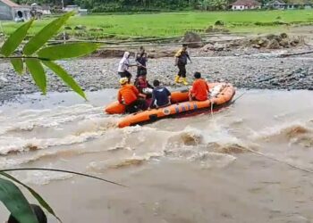 Jembatan Putus, Empat Kampung Di Desa Loji Simpenan Sukabumi Terisolir, 216 KK butuh Pertolongan