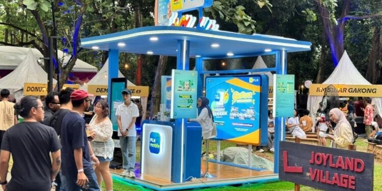 Booth PLN Ramaikan Joyland _Sessions_ 2025 dengan Promo _Home Charging_ dan Program Gelegar PLN Mobile
