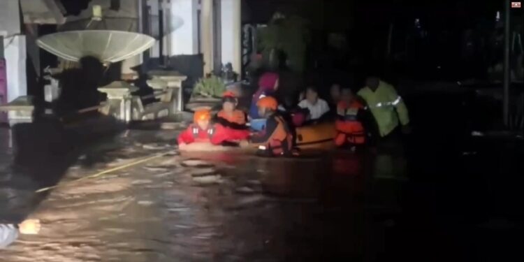 569 Rumah Di Kabupaten Serang Terendam Banjir, Ratusan Warga Dievakuasi Perahu Karet