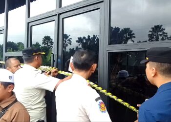 Diduga Jual Miras, Warga RW1 Katulampa Segel Cafe Michan di Jalan R3