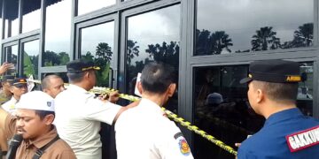 Diduga Jual Miras, Warga RW1 Katulampa Segel Cafe Michan di Jalan R3