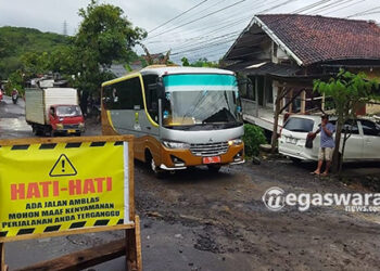 Jalan Utama Menuju Ibu Kota Kabupaten Sukabumi Ancam Keselamatan Pengendara