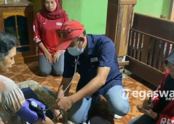 PMI Kabupaten Sukabumi Salurkan Bantuan dan Berikan Layanan Pengobatan Gratis.