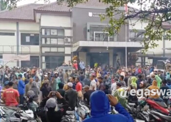 buruh tambang cigudeg demo