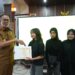 Pemenang Sayembara Logo HUT Ke-112 Kota Sukabumi Diserahkan Langsung Walikota Ayep Zaki