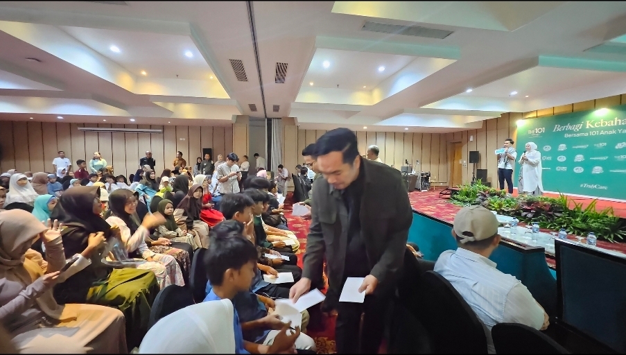Direktur Utama Radio Megaswara Endika Perdana Berkeliling Langsung Menyerahkan Santunan