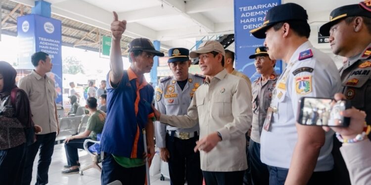 Menteri LH Targetkan Pengelolaan Sampah Terminal Kp Rambutan Setara RDF