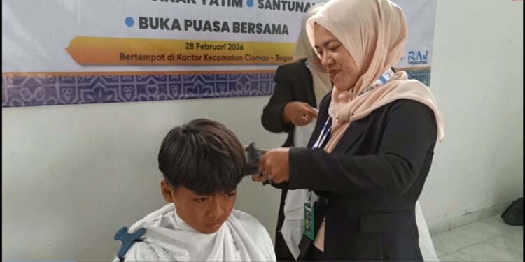 Puluhan Anak Yatim Di Bogor Gunting Rambut Gratis