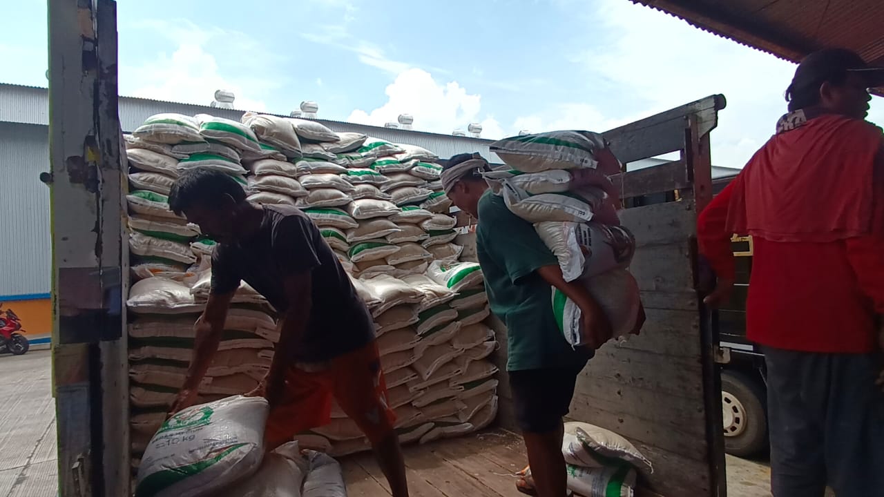 Bulog Dramaga Penyaluran Bantuan Pangan