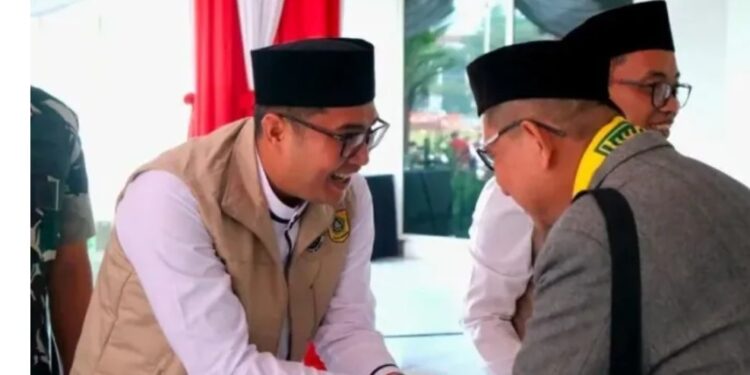 Ketua DPRD Kabupaten Bogor Sastra Dampingi Wabup Lepas Calon Jamaah Haji