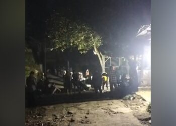 Warga Desa Cipetir Gotong Royong Perbaiki Jalan Maut, Diduga Banyak Menelan Korban