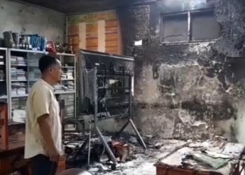 Ruang Guru terbakar, Penilaian Tengah Semesrer Di Undur Senin Besok
