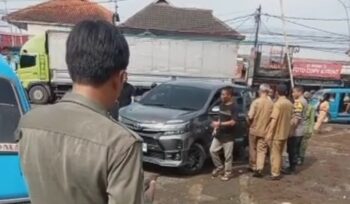 Panik, Seorang Lansia Sekarat Di Mobil, Muspika Dramaga Bantu Bawa Mobil Ke RS KBP